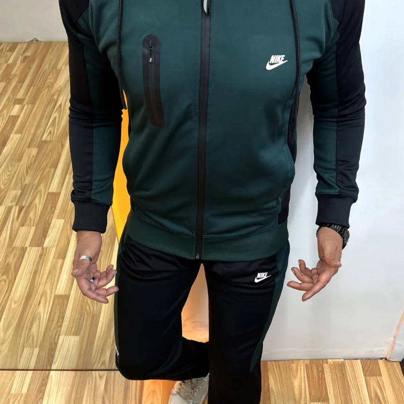 nike-logo-tracksuit-for-man nike-logo-tracksuit-for-man