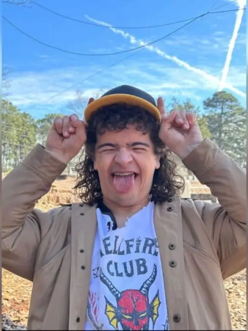stranger-things-s05-gaten-matarazzo-dustin-henderson-jacket stranger-things-s05-gaten-matarazzo-dustin-henderson-jacket