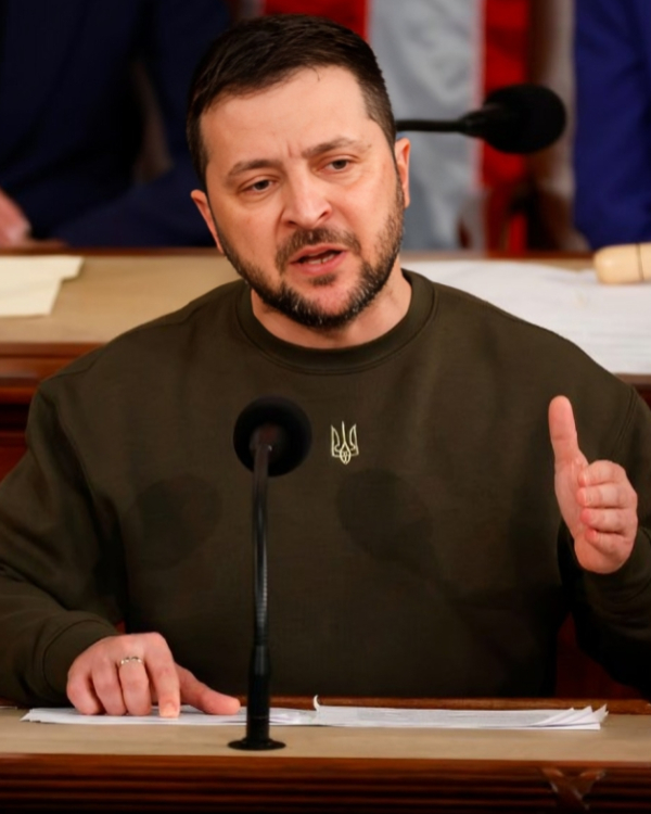 volodymyr-zelensky-grey-sweatshirt-front